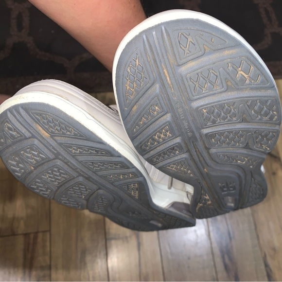 New Balance Women’s 813 Off-White Light Gray Walking Shoe 7.5 - Picture 10 of 10